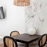 Comfort - By Upstairs Apartament *