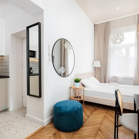 Comfort - By Upstairs Апартаменты